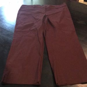 NWOT 10 Drew fit Limited Maroon Capri Pants 🌟
